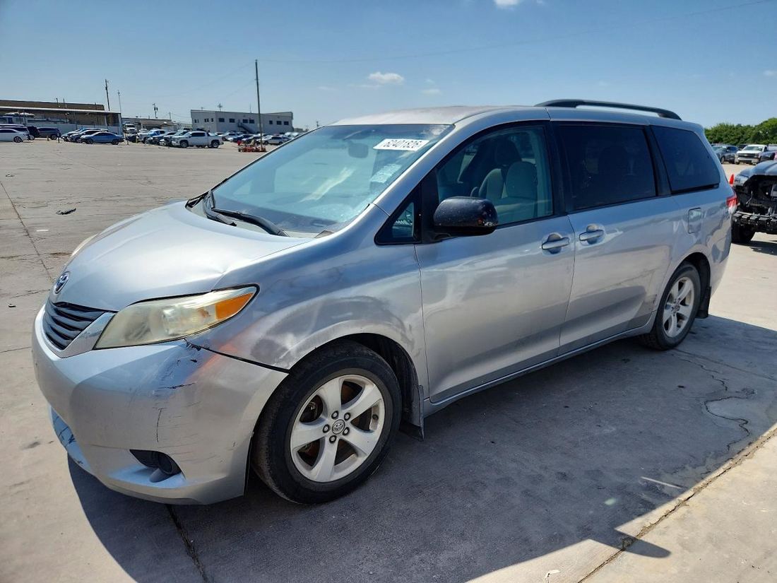 2011 TOYOTA SIENNA