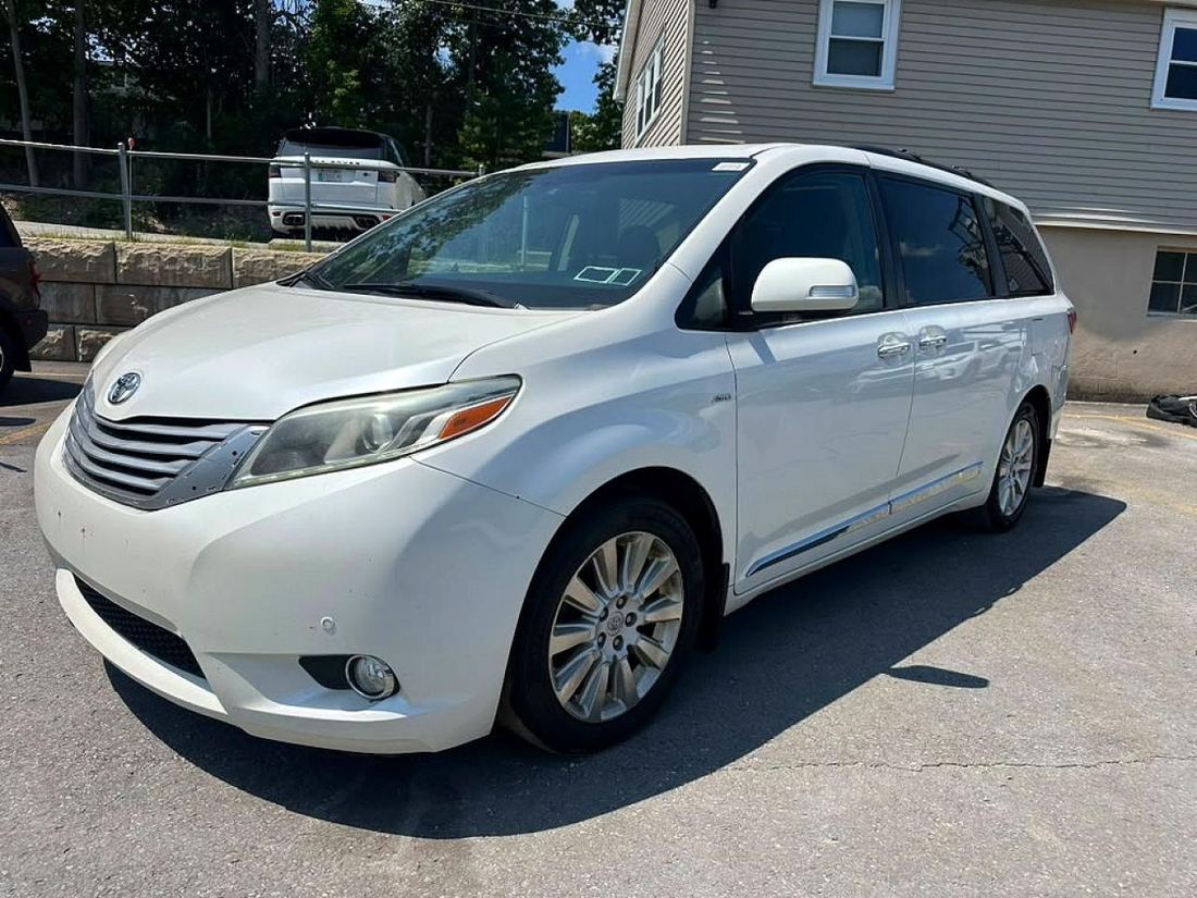 2016 TOYOTA SIENNA