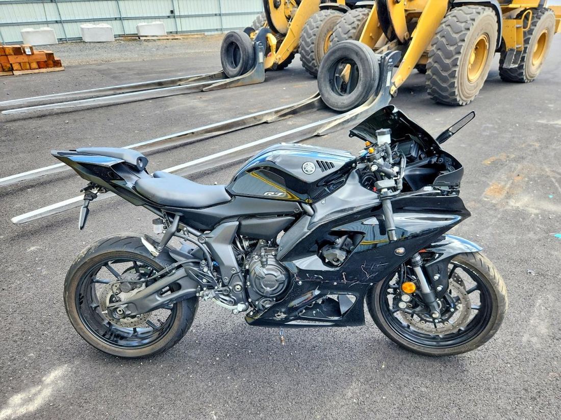 2022 YAMAHA YZFR7