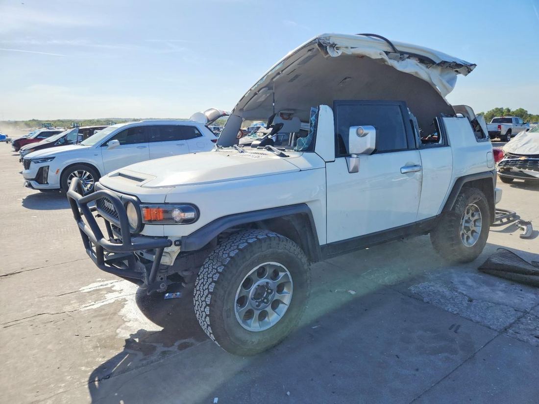 2011 TOYOTA FJ CRUISER