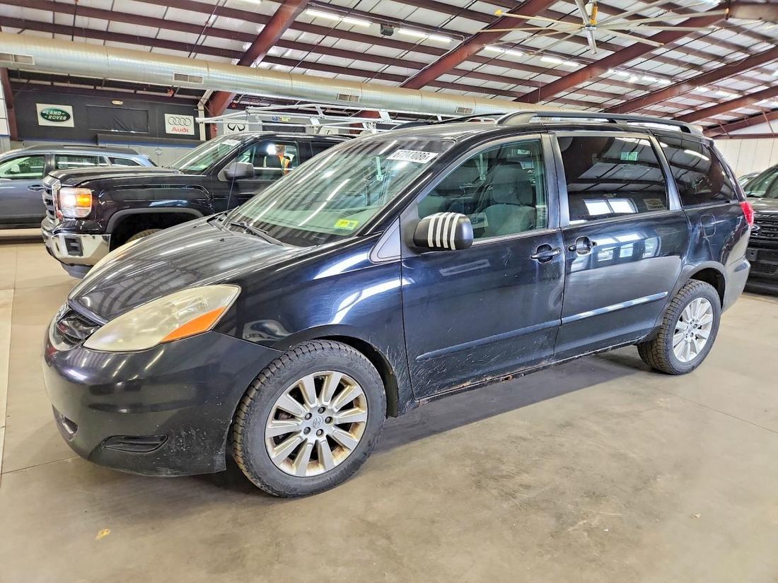 2010 TOYOTA SIENNA