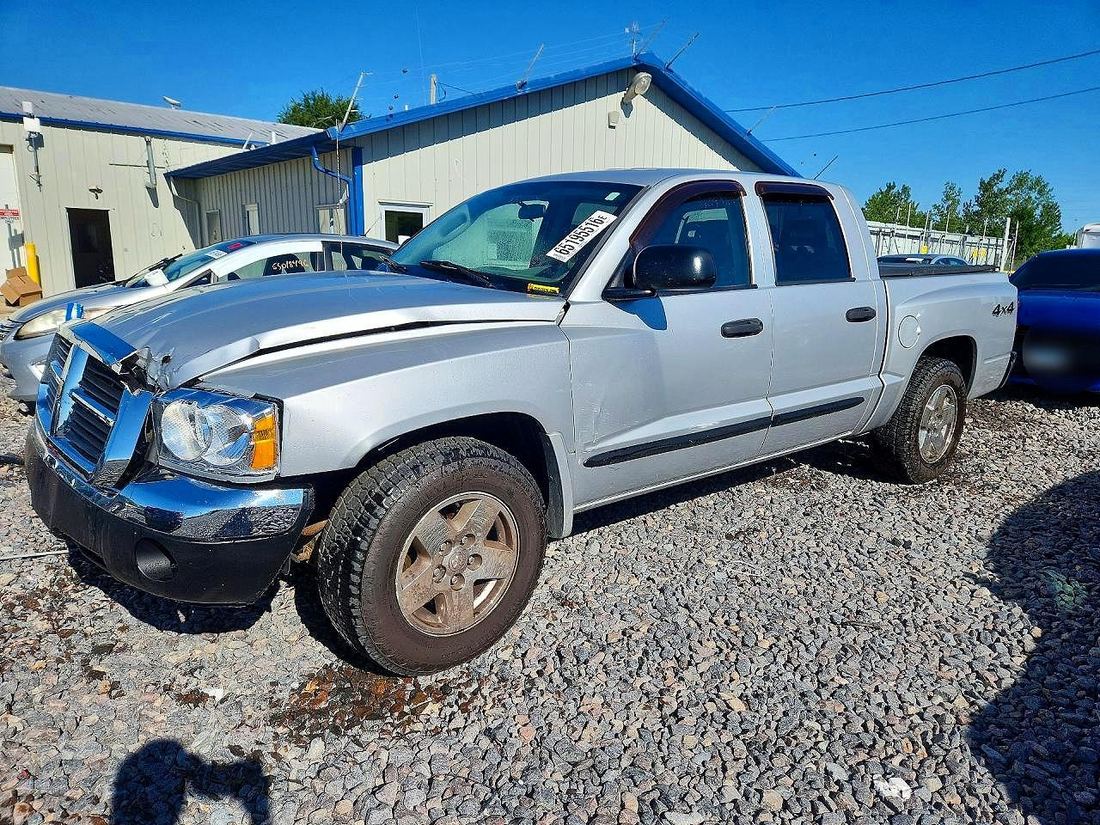 2005 DODGE DAKOTA