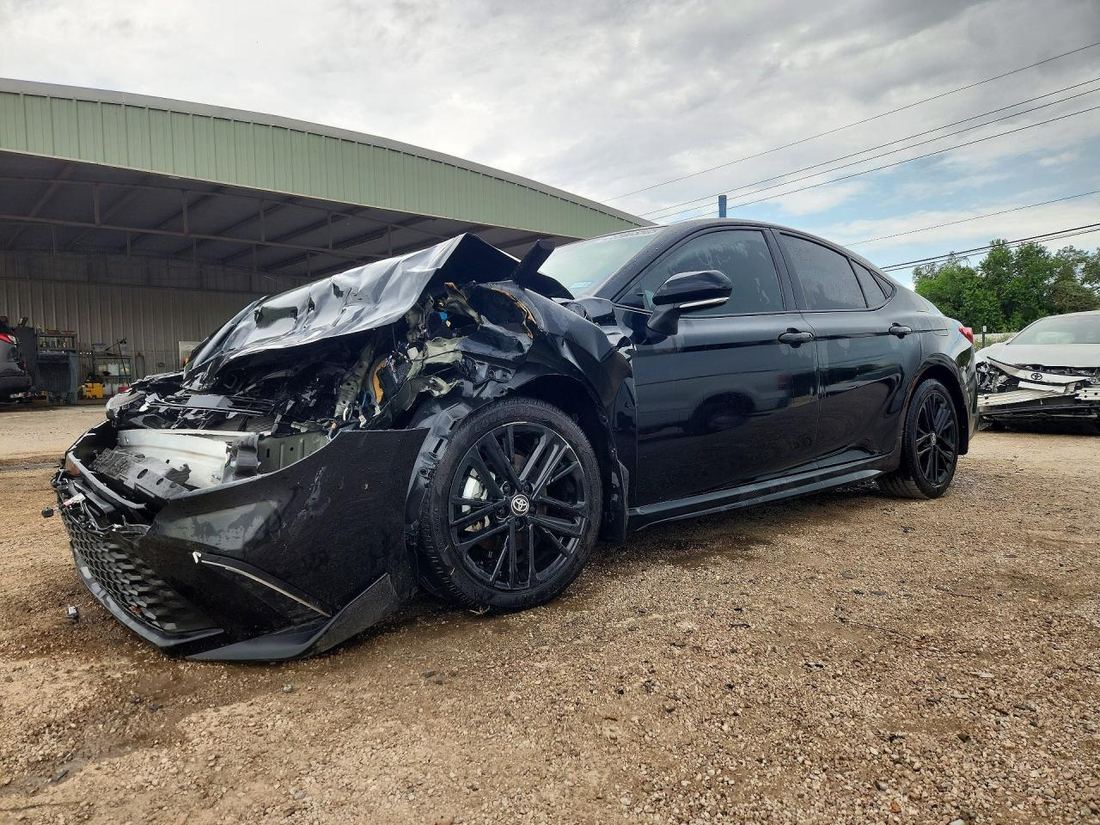 2025 TOYOTA CAMRY