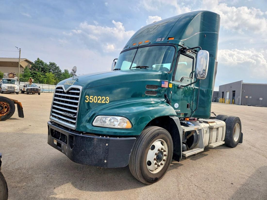 2016 MACK 600