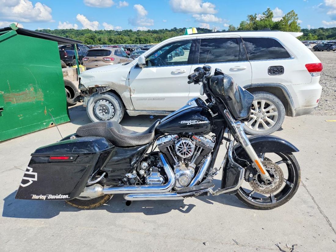 2011 HARLEY-DAVIDSON FLHX