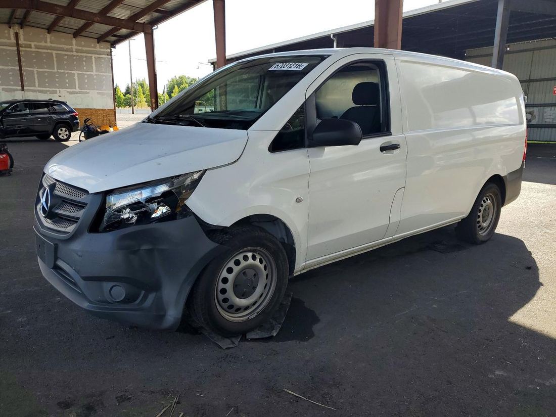 2017 MERCEDES-BENZ METRIS