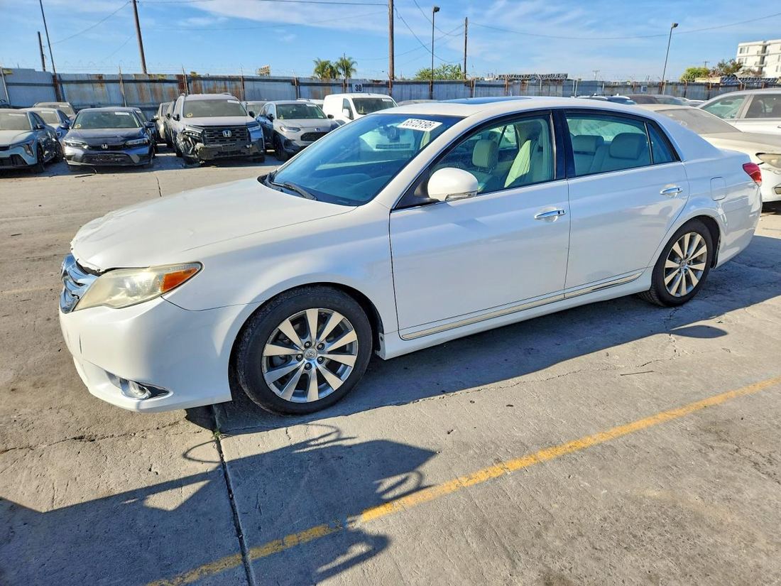 2011 TOYOTA AVALON