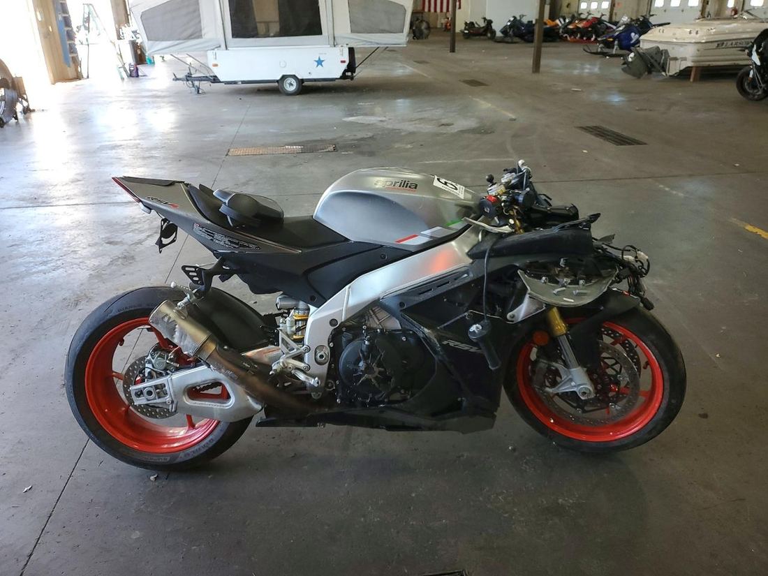 2024 APRILIA RSV4