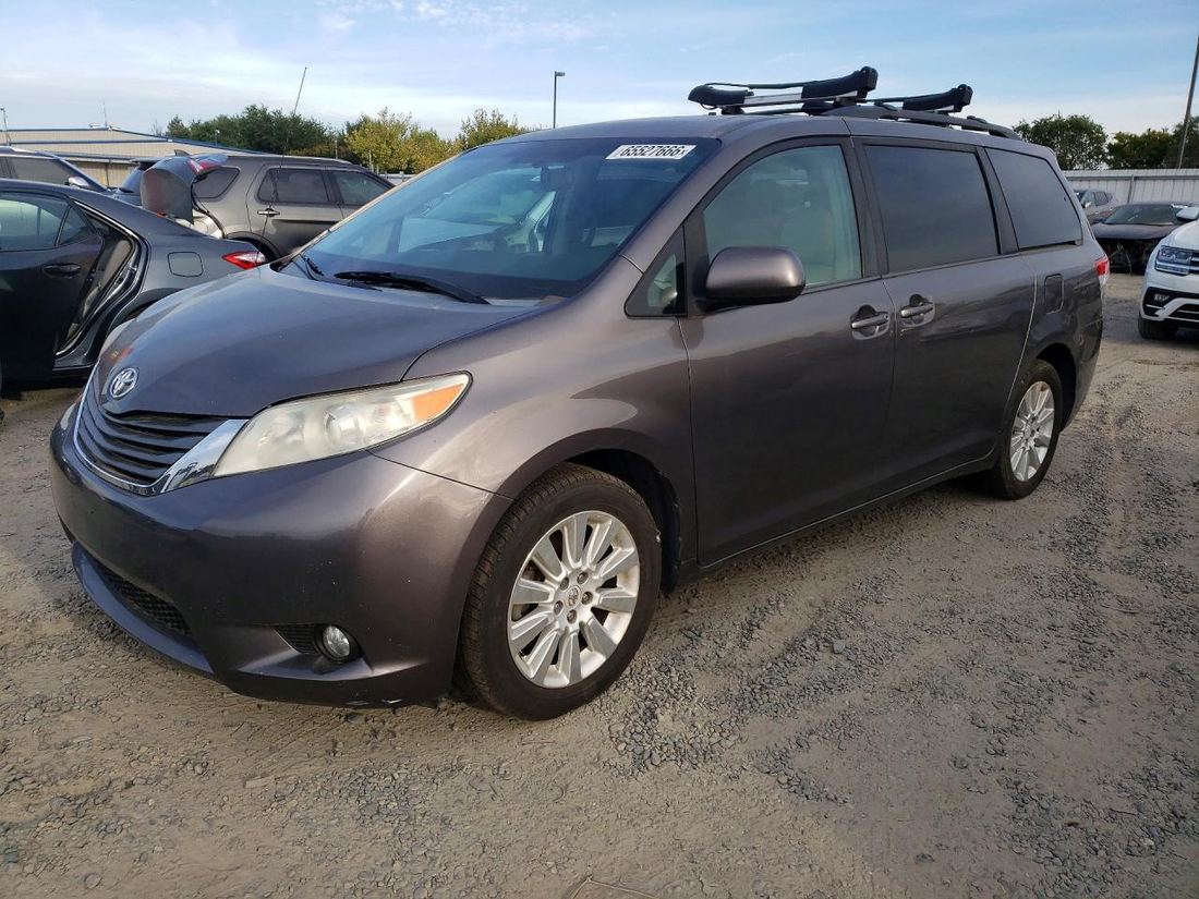 2012 TOYOTA SIENNA