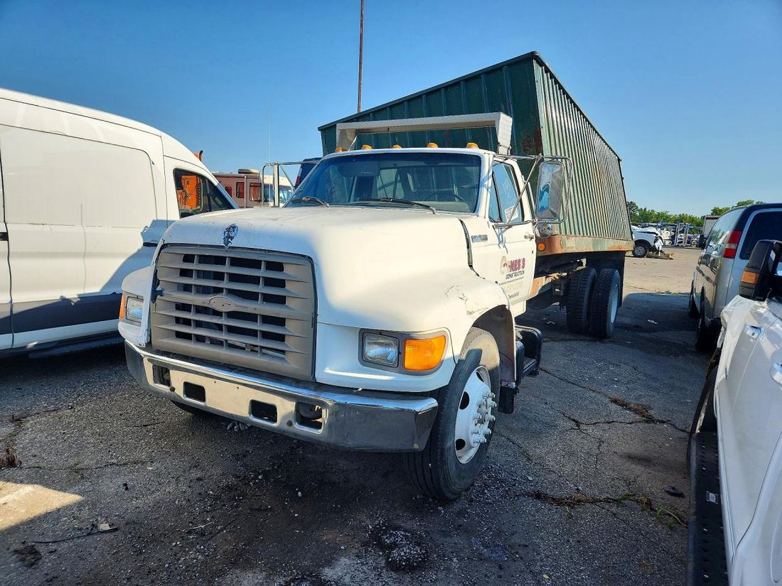 1996 FORD F700