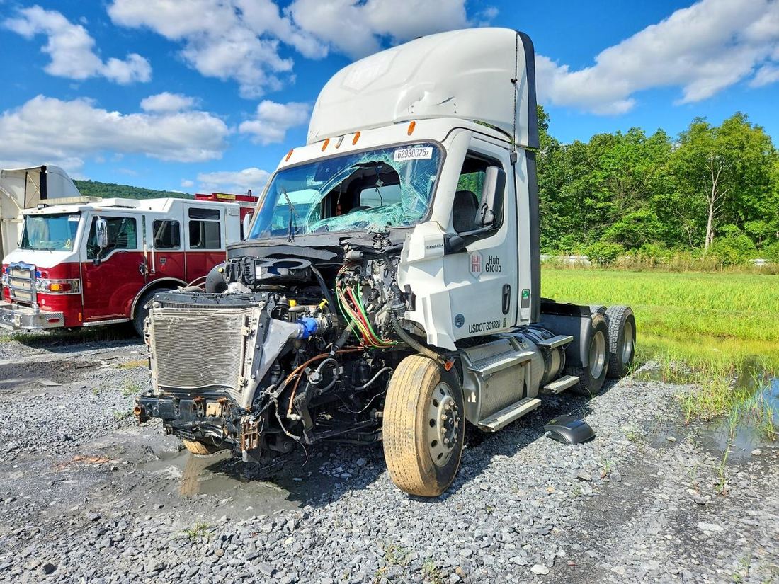 2021 FREIGHTLINER CASCADIA 116