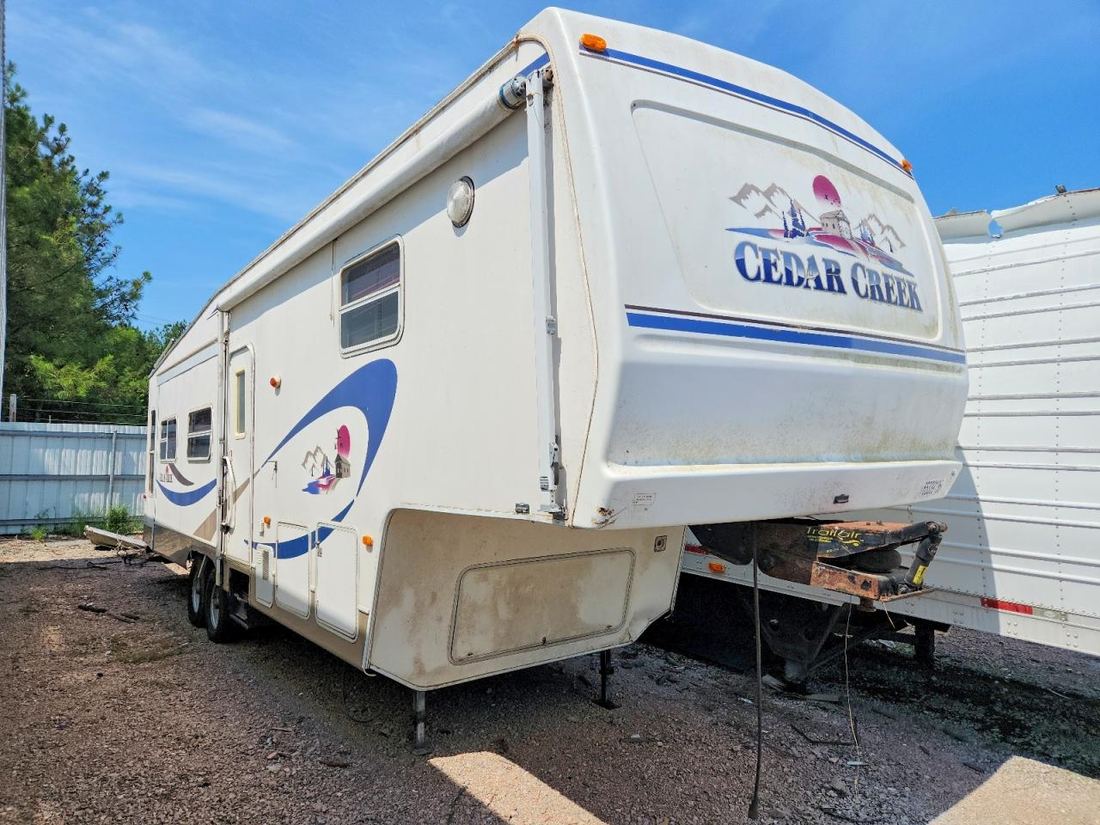 2003 CEDAR CREEK CAMPER