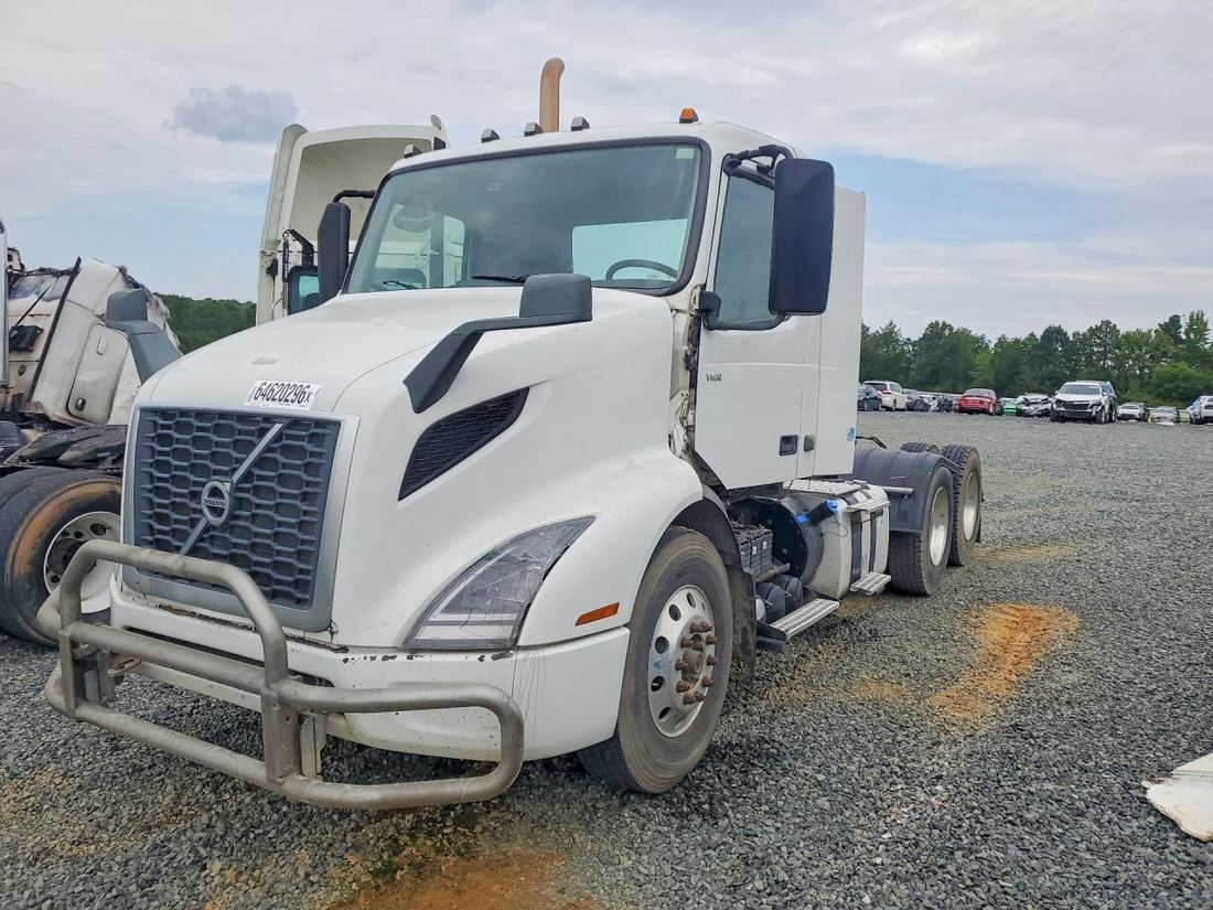2019 VOLVO VNR