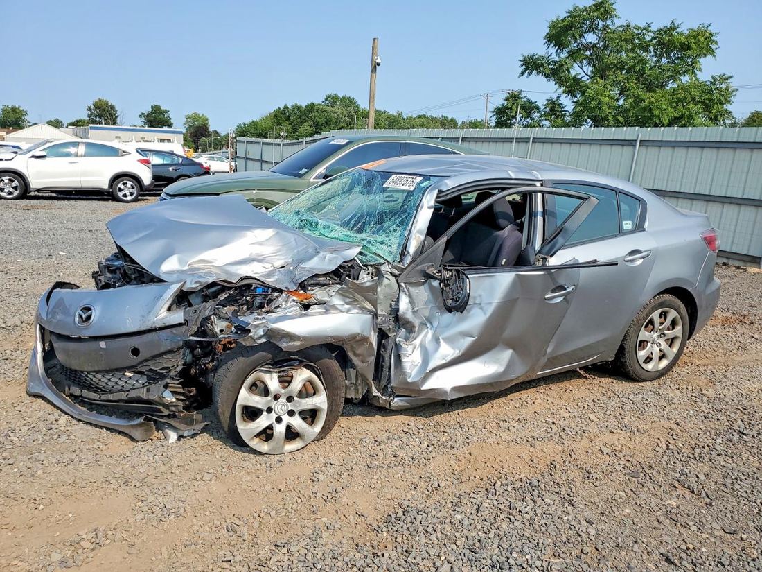 2013 MAZDA 3