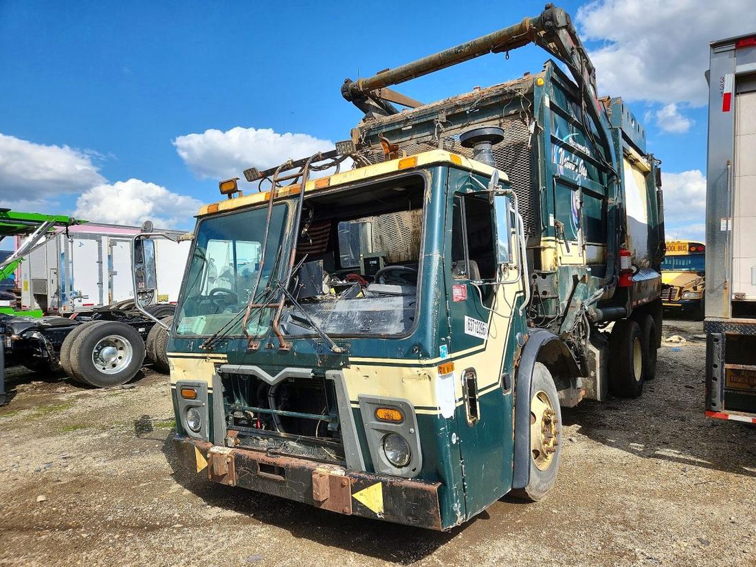 2014 MACK LEU633