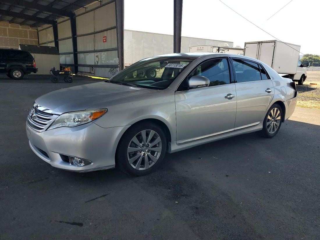 2011 TOYOTA AVALON