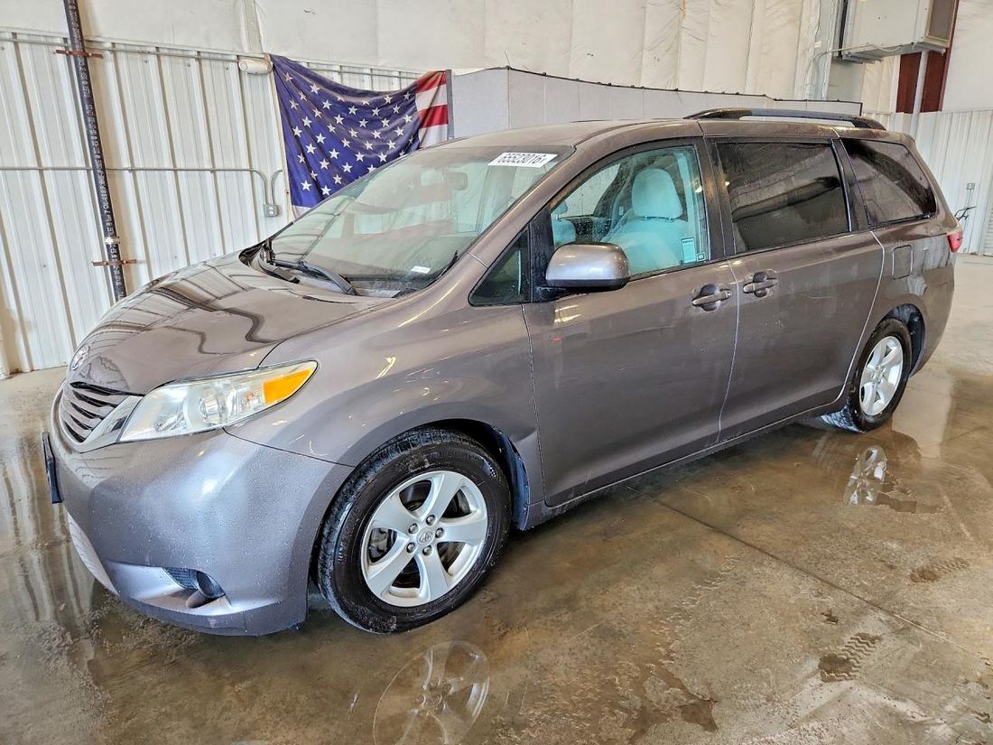 2017 TOYOTA SIENNA