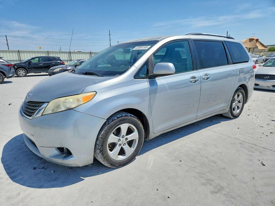 2011 TOYOTA SIENNA