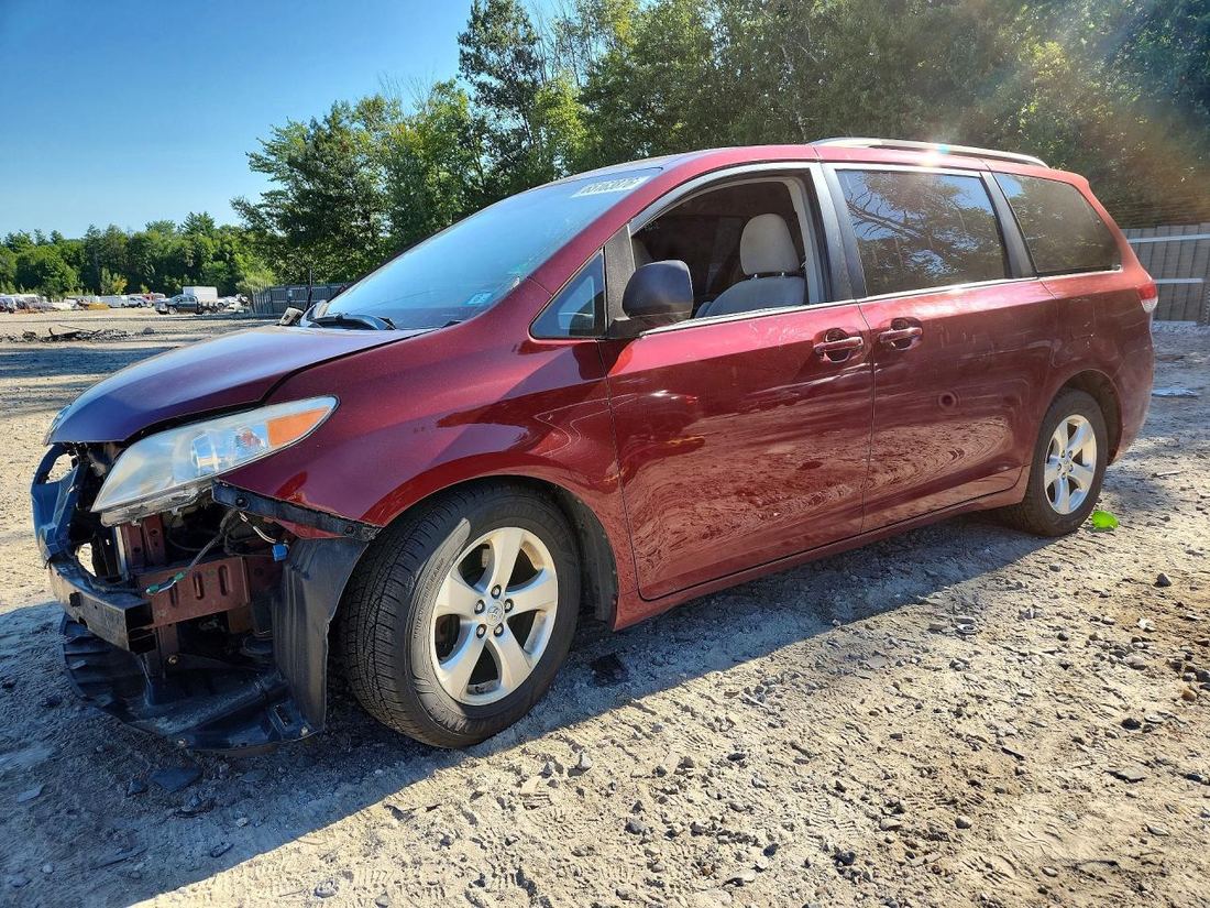 2013 TOYOTA SIENNA