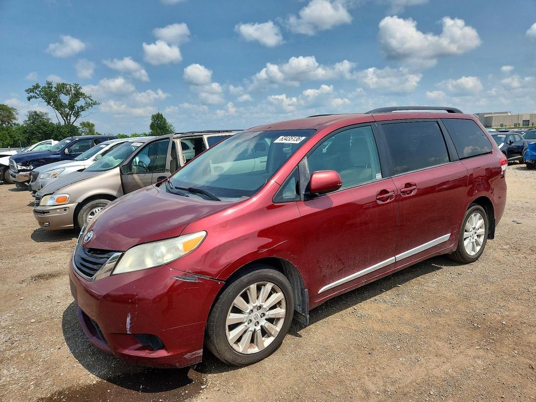 2011 TOYOTA SIENNA