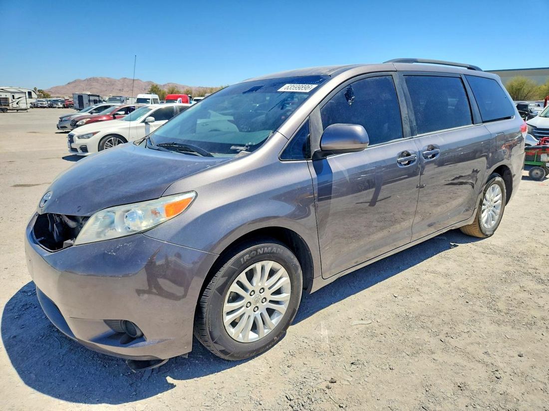 2011 TOYOTA SIENNA