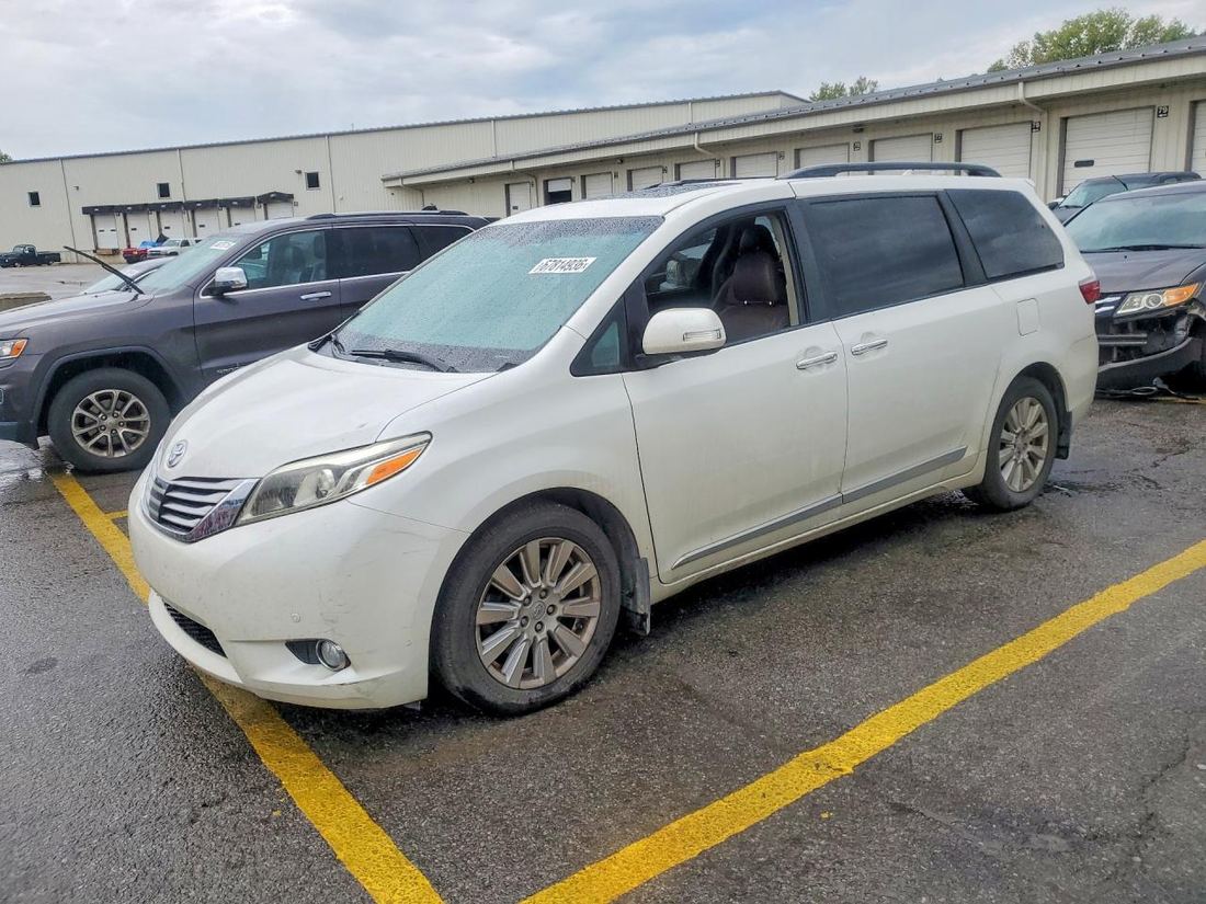 2017 TOYOTA SIENNA