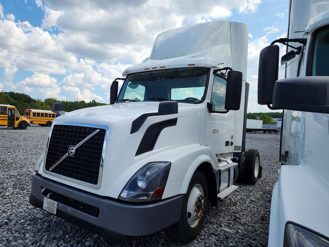 2017 VOLVO VNL