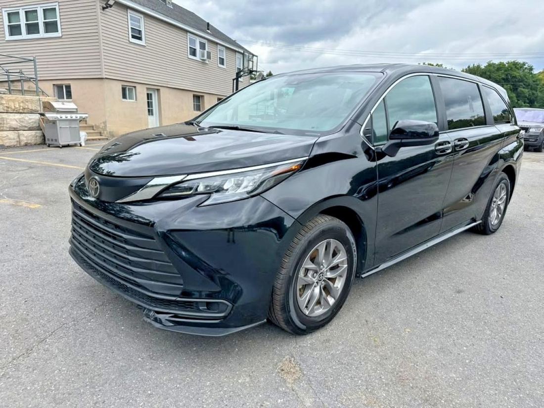 2026 TOYOTA SIENNA