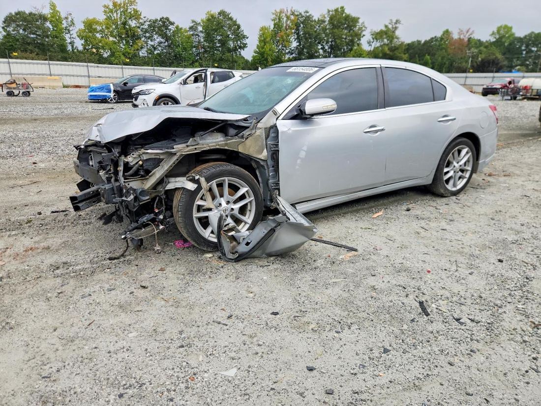 2010 NISSAN MAXIMA