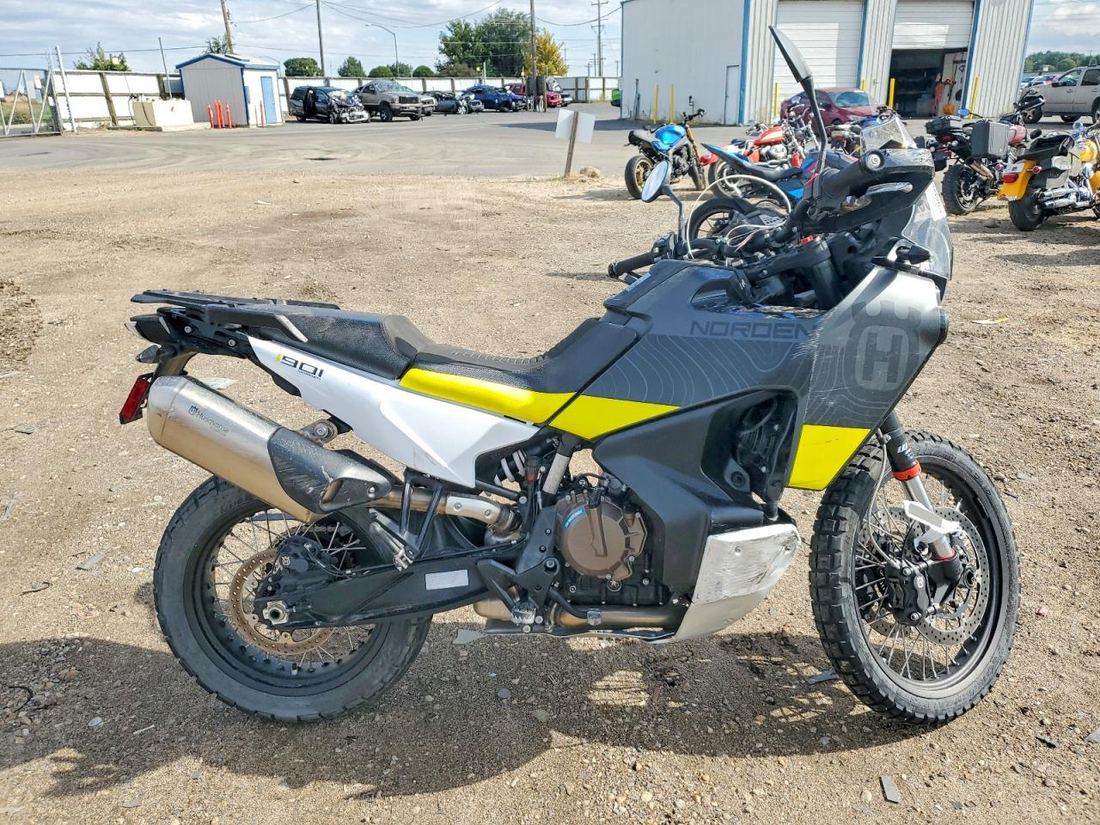 2023 HUSQVARNA NORDEN 901