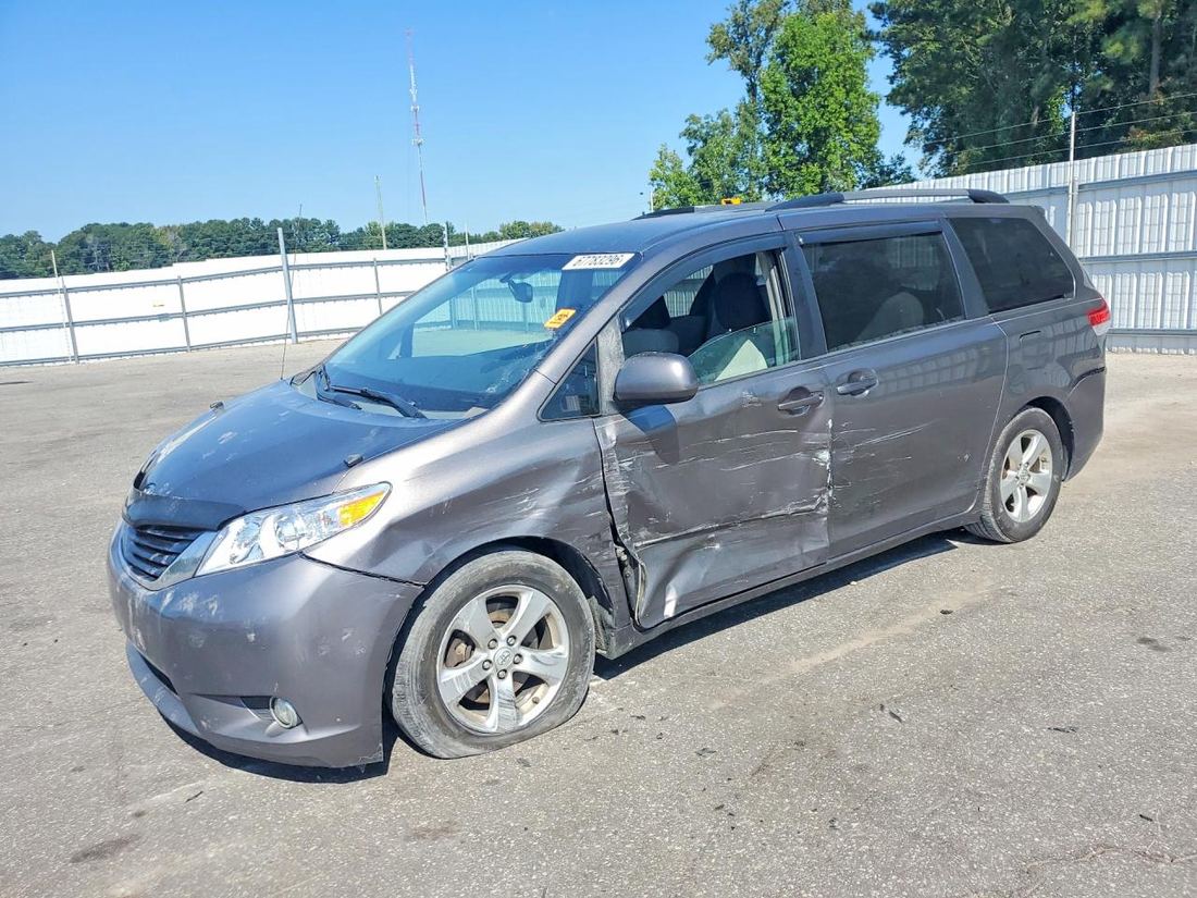 2014 TOYOTA SIENNA