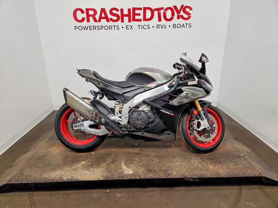 2025 APRILIA RSV4