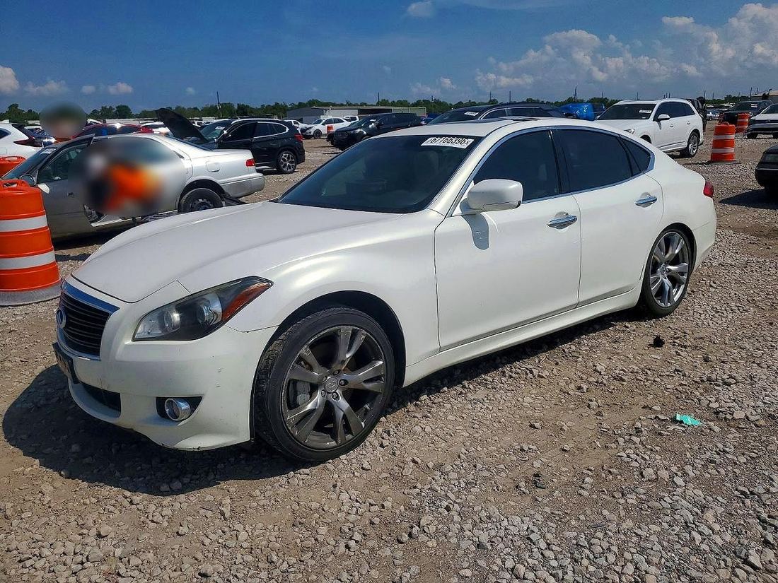 2013 INFINITI M56
