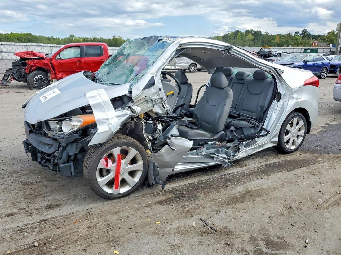 2013 HYUNDAI ELANTRA