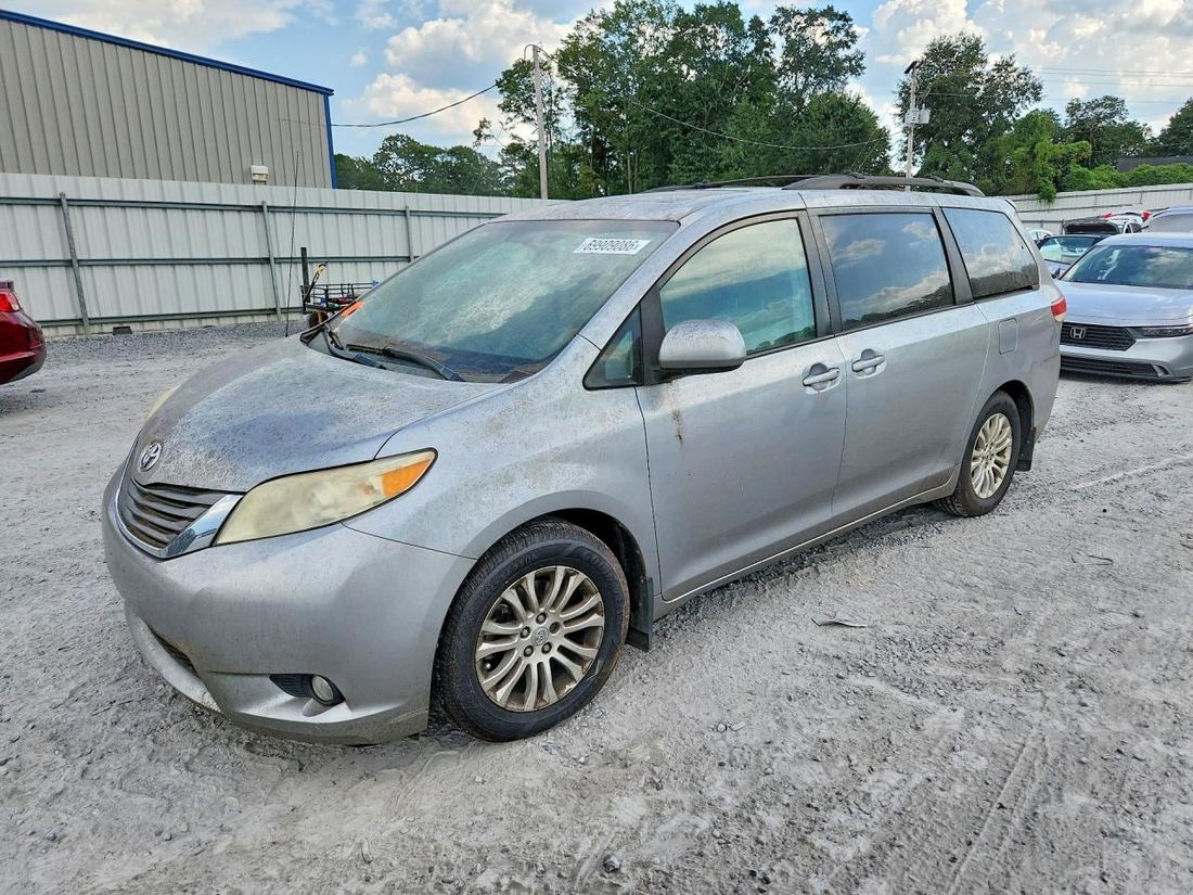 2012 TOYOTA SIENNA