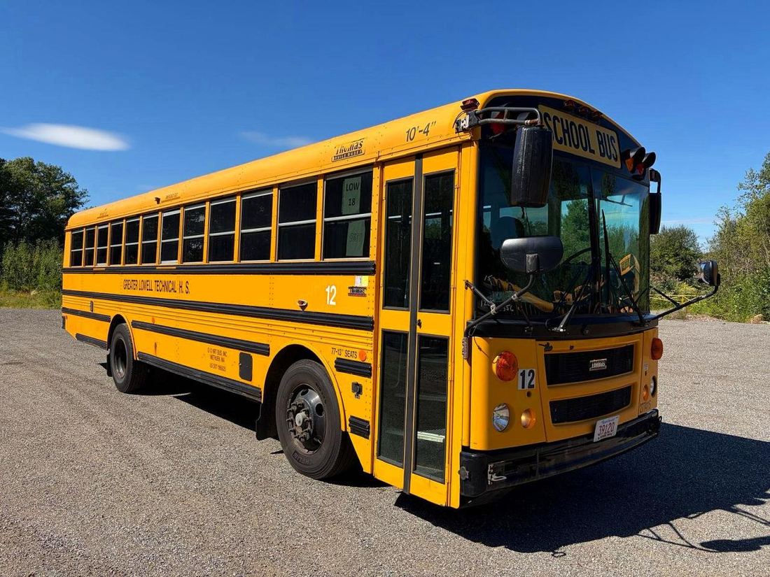 2015 THOMAS SCHOOL BUS