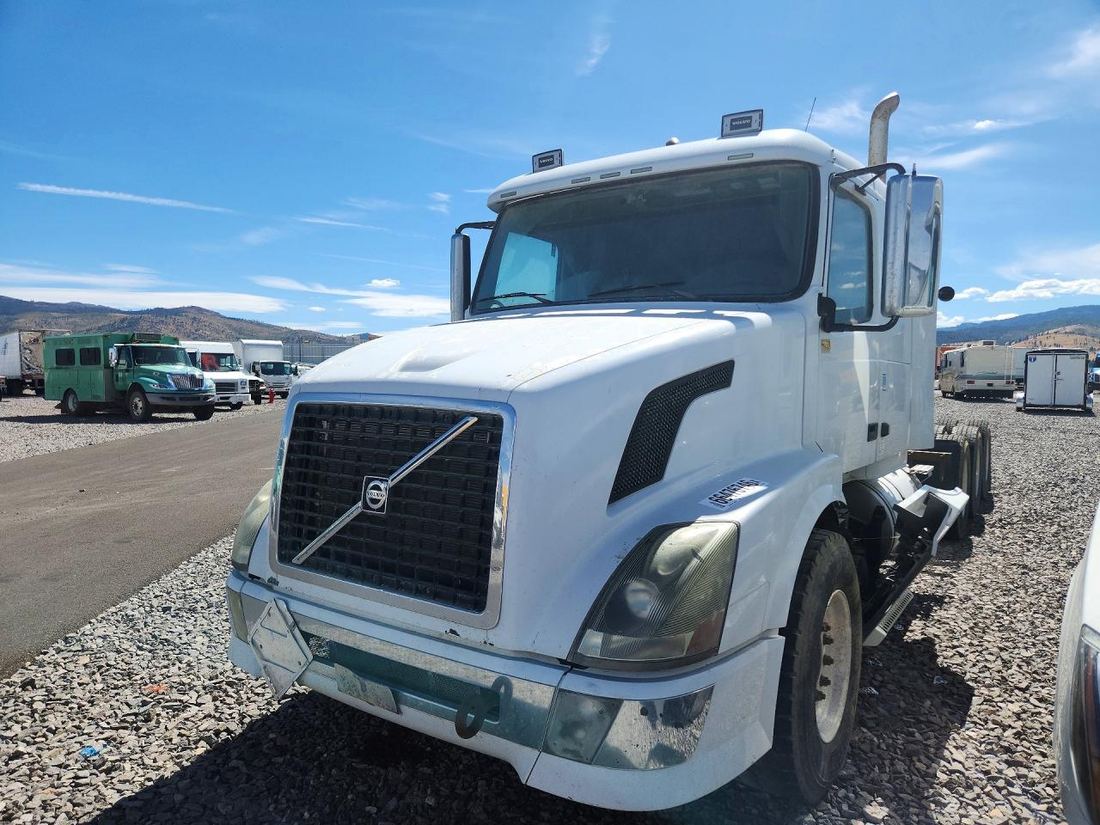 2008 VOLVO VN