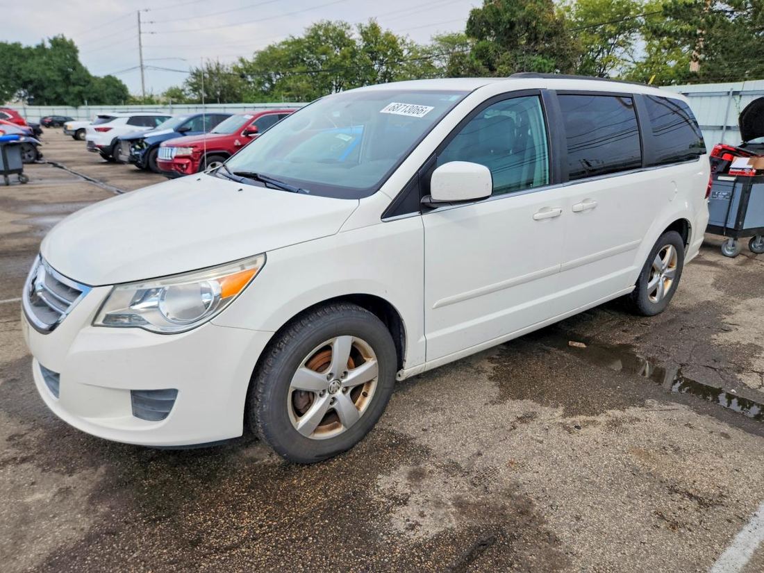 2011 VOLKSWAGEN ROUTAN