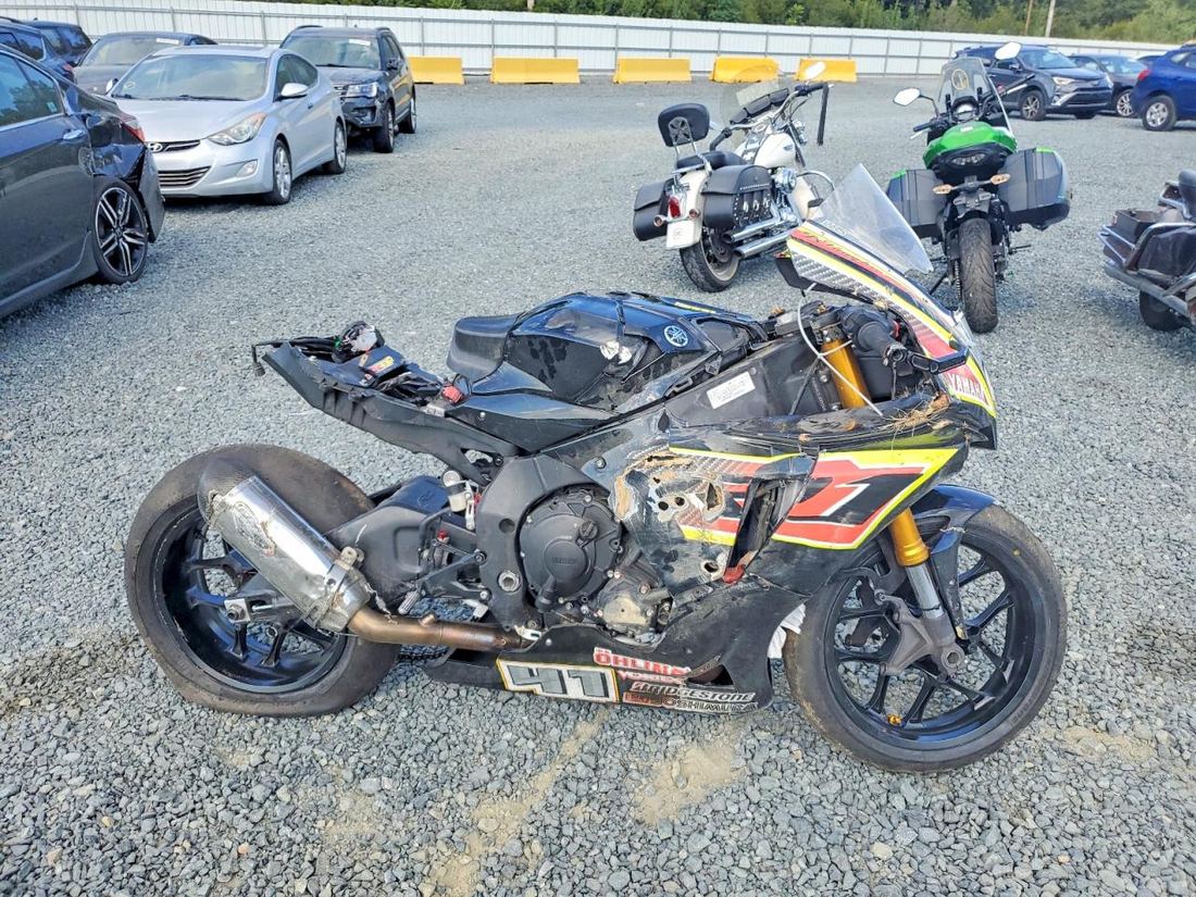 2020 YAMAHA YZFR1