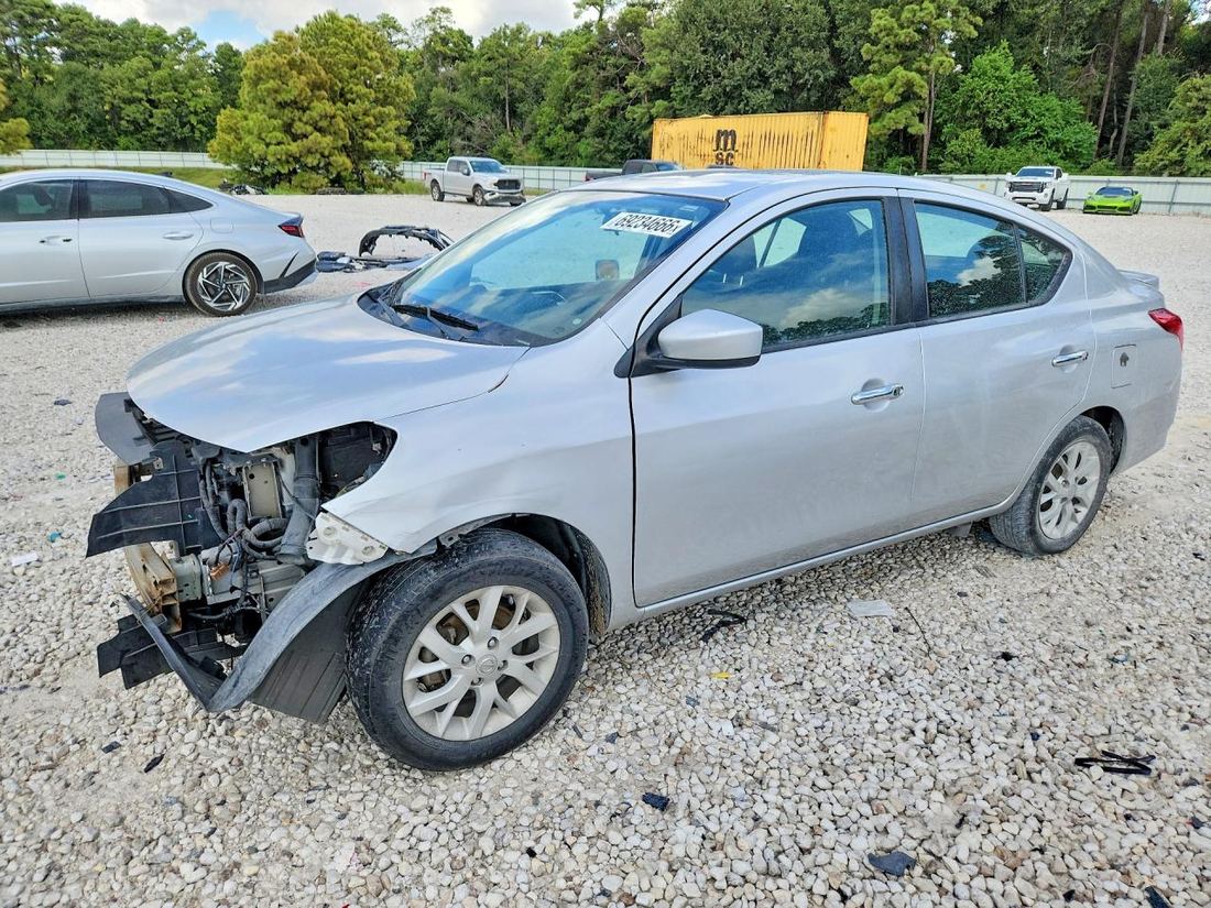 2017 NISSAN VERSA
