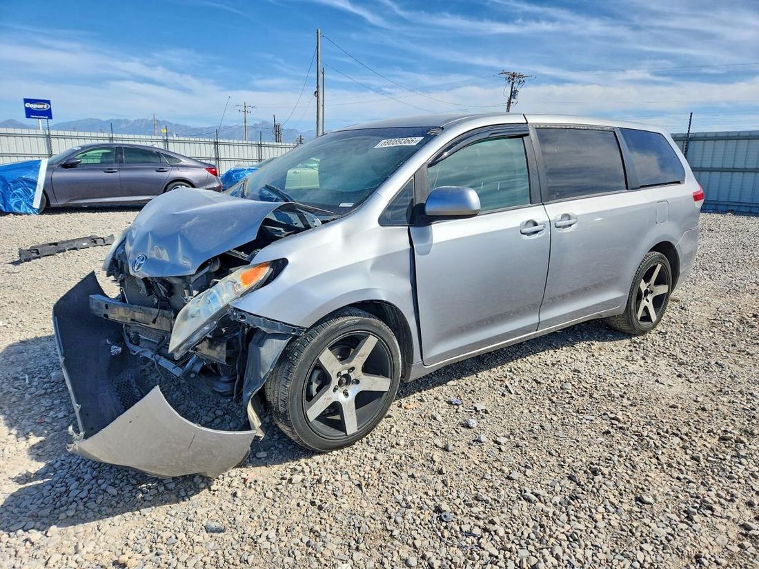 2012 TOYOTA SIENNA