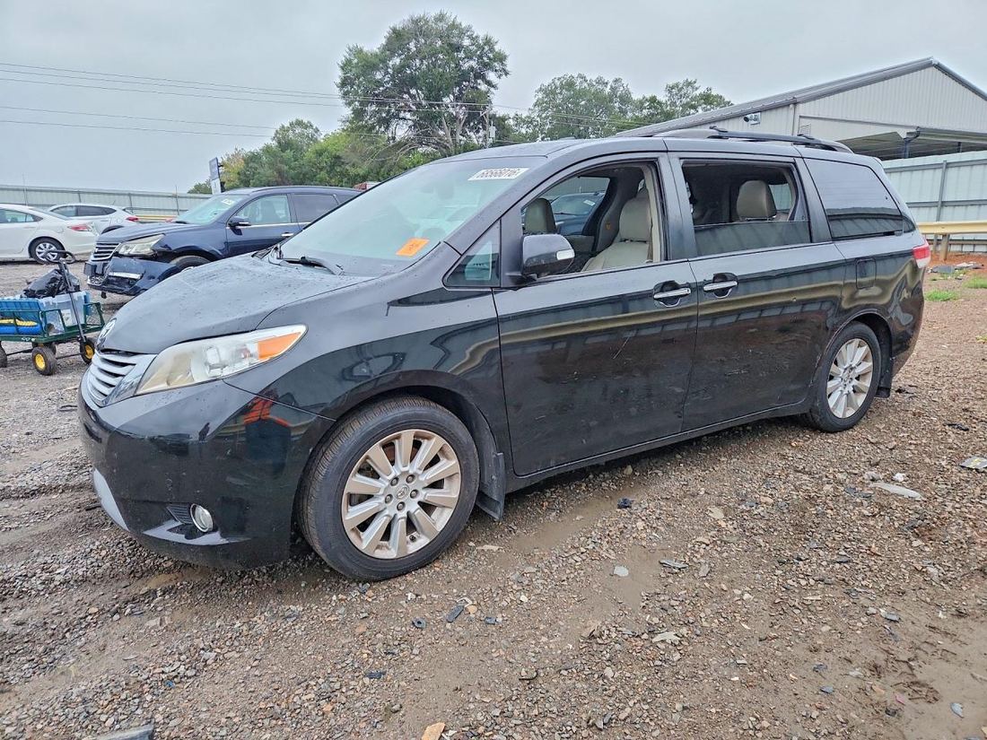 2013 TOYOTA SIENNA