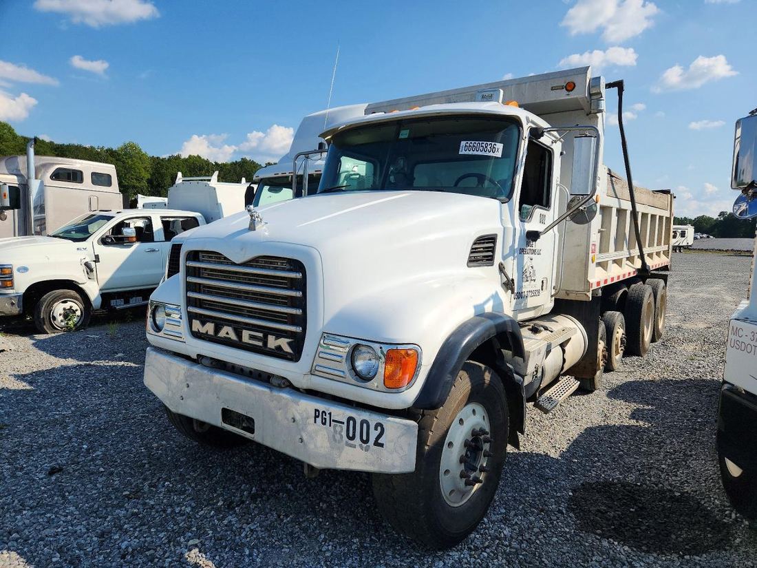 2005 MACK CV713