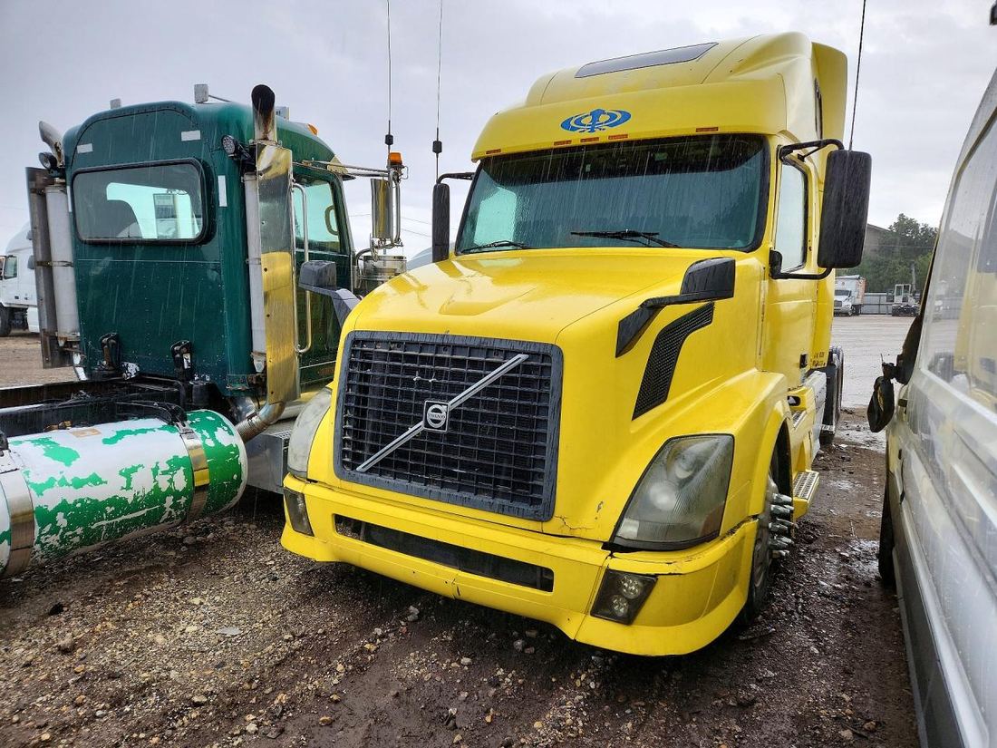 2006 VOLVO VN