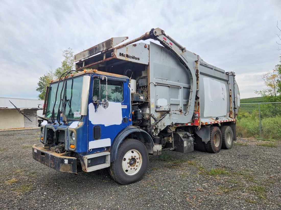 2016 MACK MRU613
