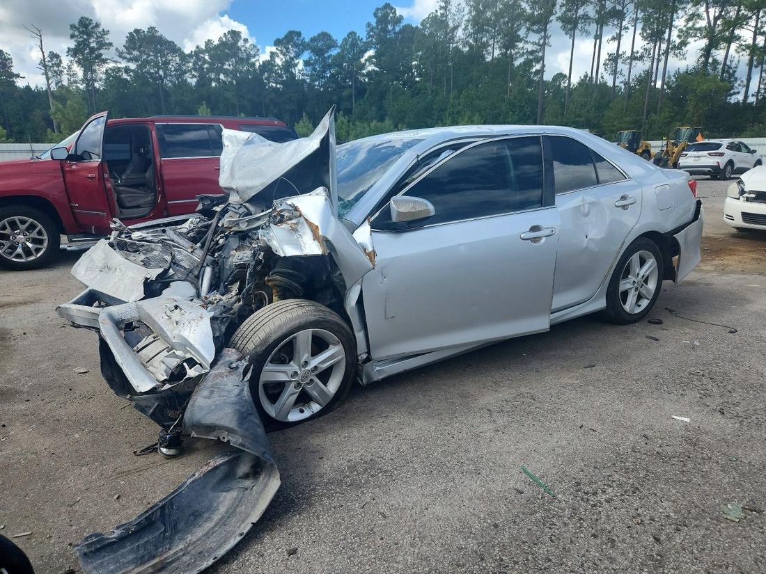 2014 TOYOTA CAMRY