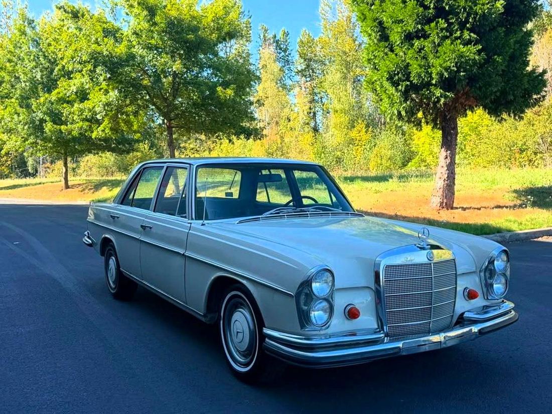 1967 MERCEDES-BENZ 250SE