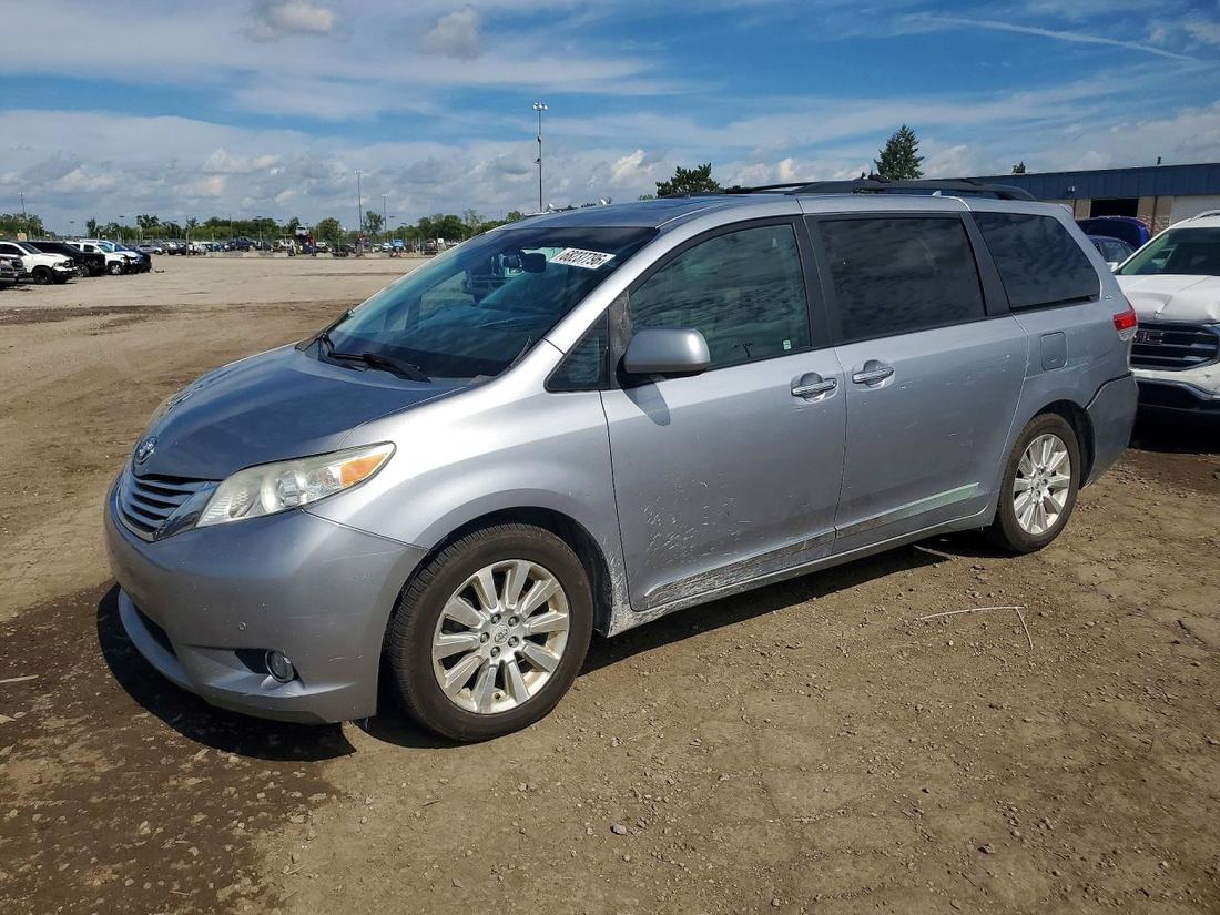2011 TOYOTA SIENNA
