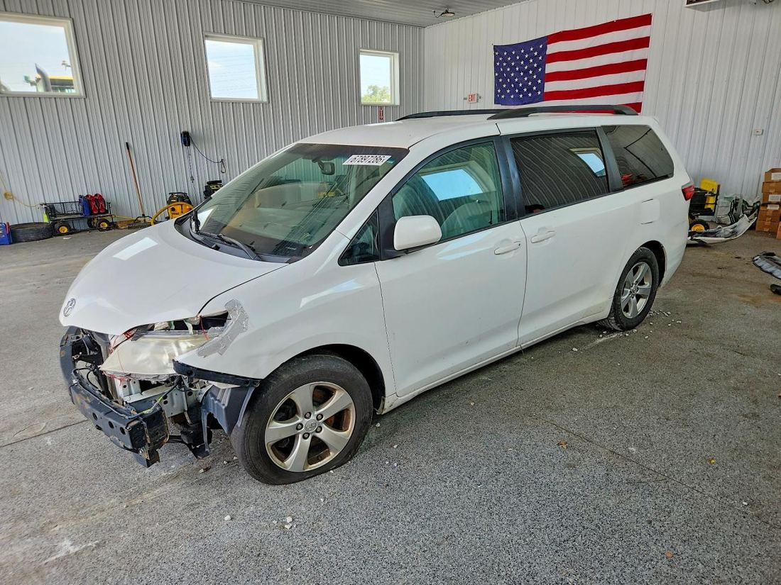 2017 TOYOTA SIENNA