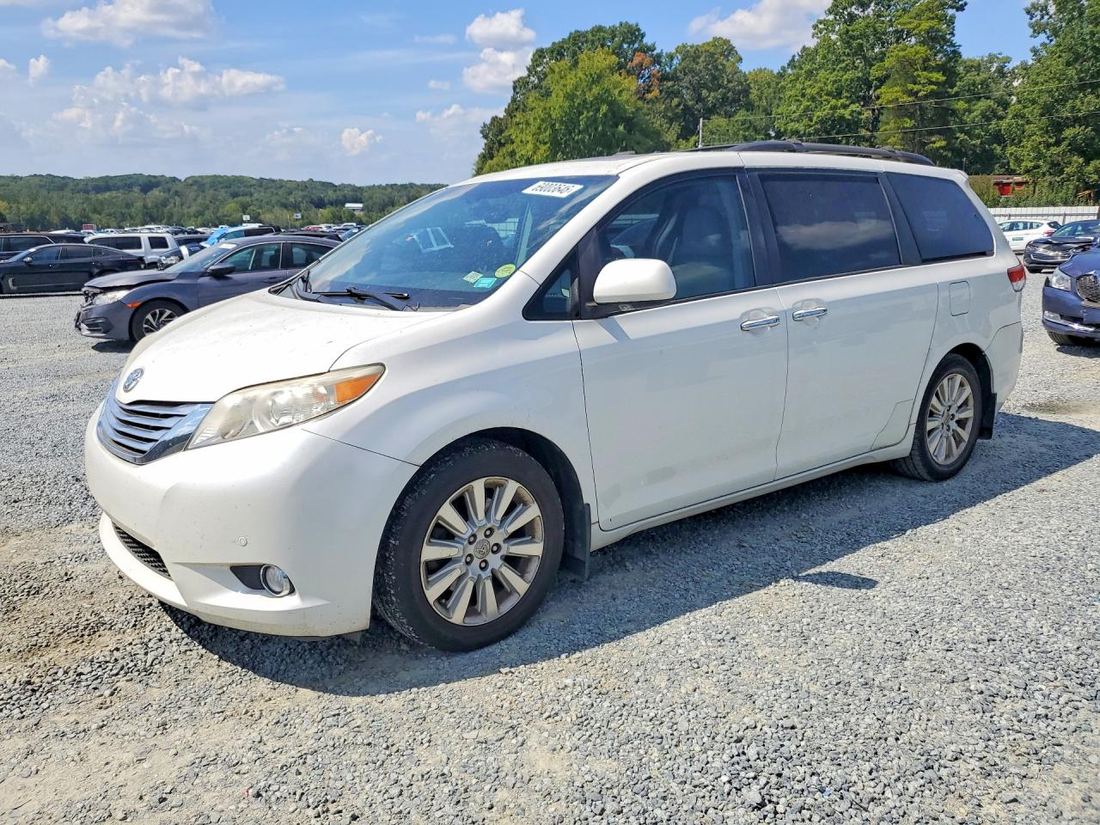 2011 TOYOTA SIENNA